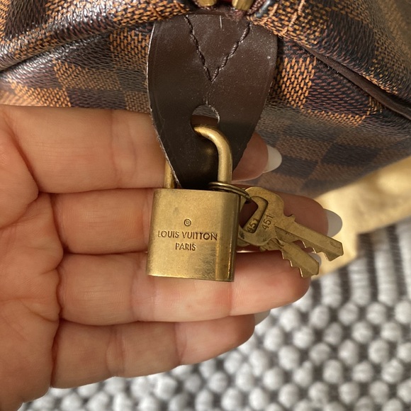 Authentic Louis Vuitton Speedy 30 - Picture 7 of 12